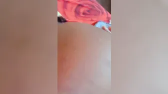 J,ATTENS UN GROS PENIS